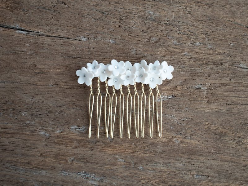 小さな花のコーム/白 - ヘアアクセサリー - 粘土 ホワイト