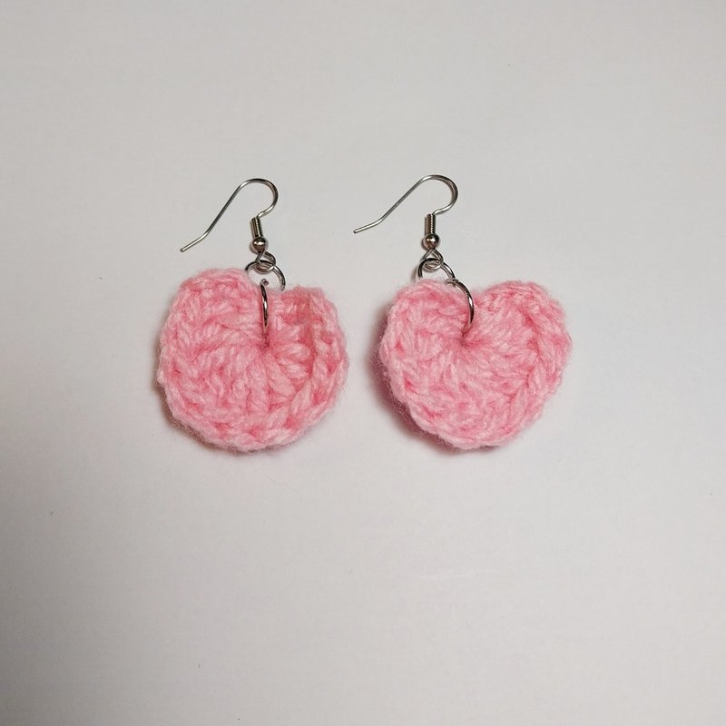 Pink Heart Crochet Earring Handmade Stainless Wire Hook - 耳環/耳夾/耳骨夾 - 其他人造纖維 粉紅色