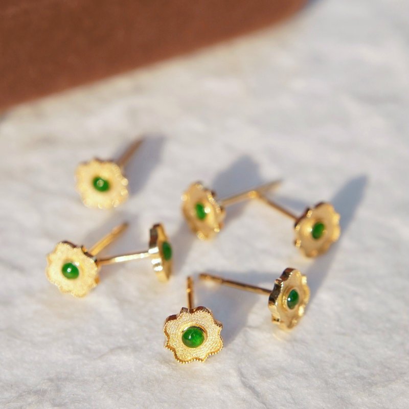 【WhiteKuo】18k Gold Emerald Egg Face Auspicious Earrings Stud Earrings - ต่างหู - หยก สีเขียว