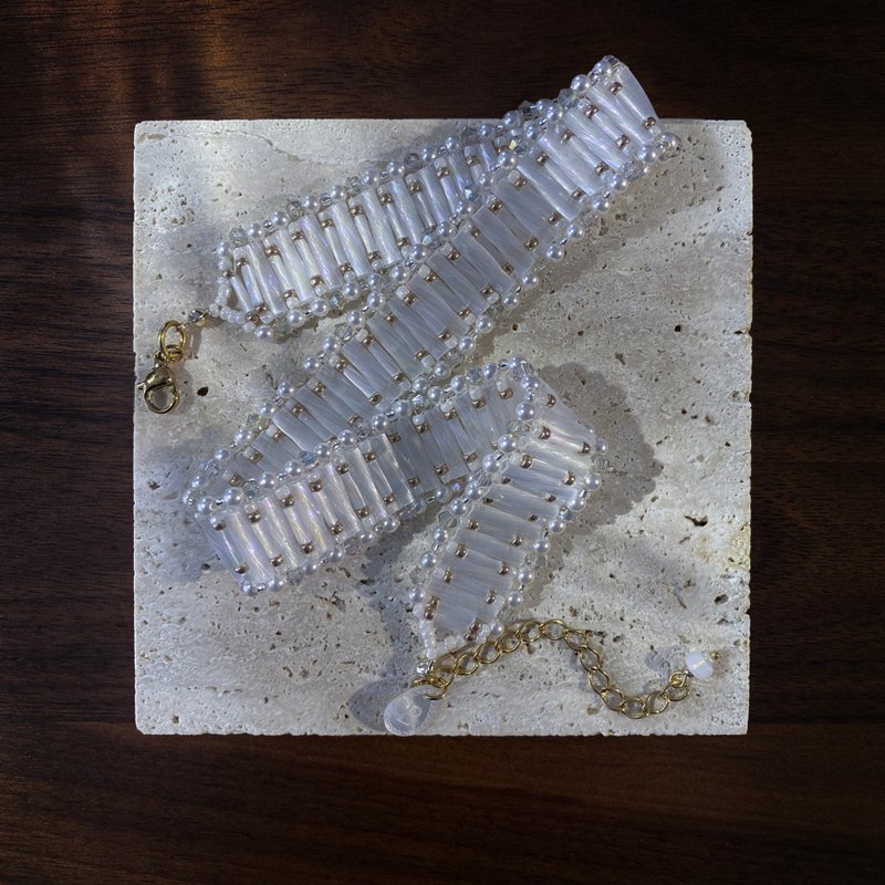 Atelier Pluton Experimental Serial Number | PL493 - Necklaces - Glass White