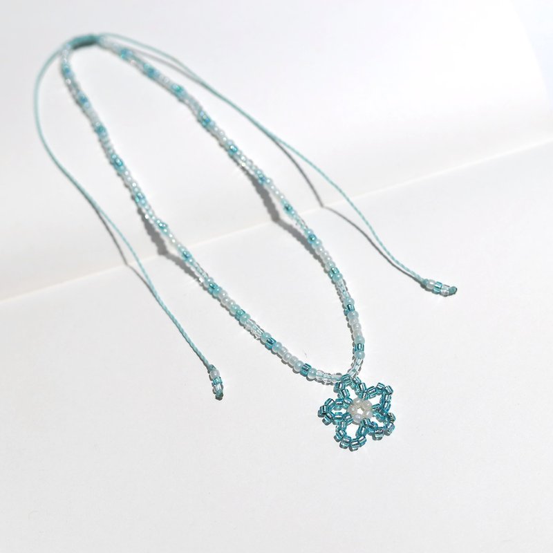 Blue flower beaded choker necklace - 項鍊 - 繡線 藍色