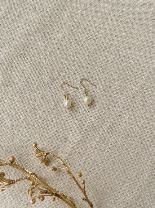 Pearlnini-珍珠尼尼 天然淡水珍珠 迷你小圓珍珠耳針 純K金耳針