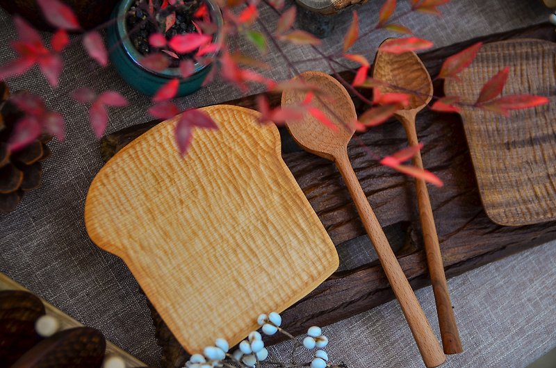 Toast plate--made of high-grade maple wood - จานและถาด - ไม้ 