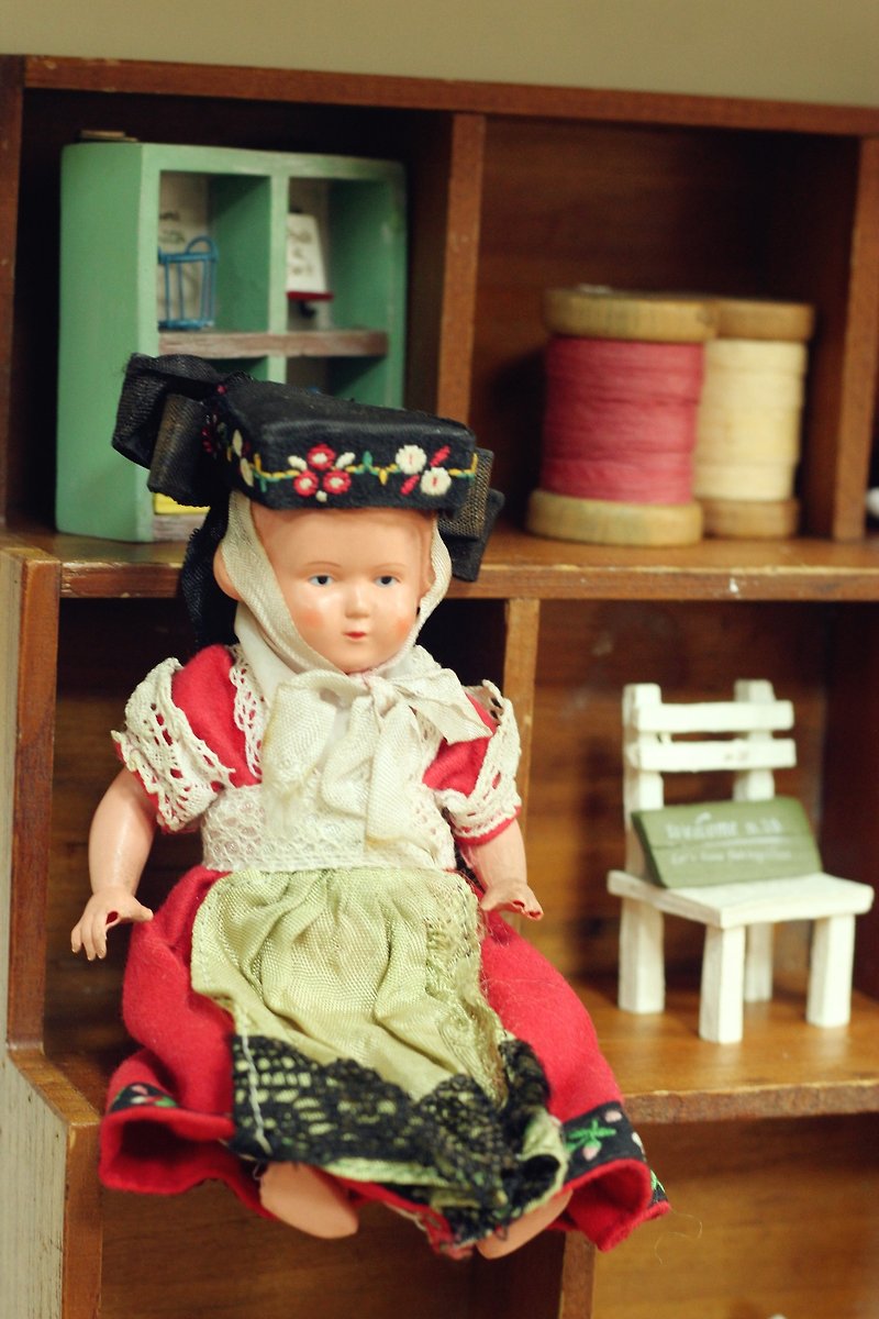 [Good day fetish] German vintage traditional costume female doll - ของวางตกแต่ง - พลาสติก 