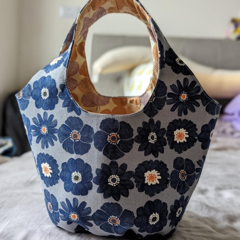 Hand-held tote bag/handmade discounted round cloth bag/handbag/small bag - กระเป๋าถือ - ผ้าฝ้าย/ผ้าลินิน 