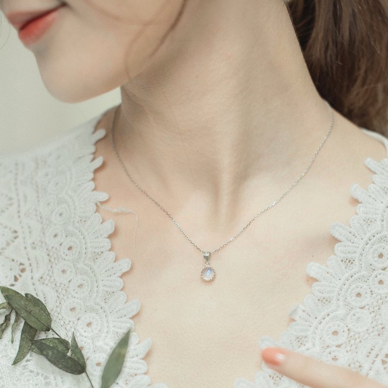 Moonstone 925 sterling silver lace necklace - สร้อยคอ - เงินแท้ สีเงิน