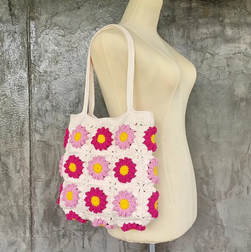 กระเป๋าถักเชือกฟอก ทรงGranny Square flowers - กระเป๋าถือ - ผ้าฝ้าย/ผ้าลินิน 