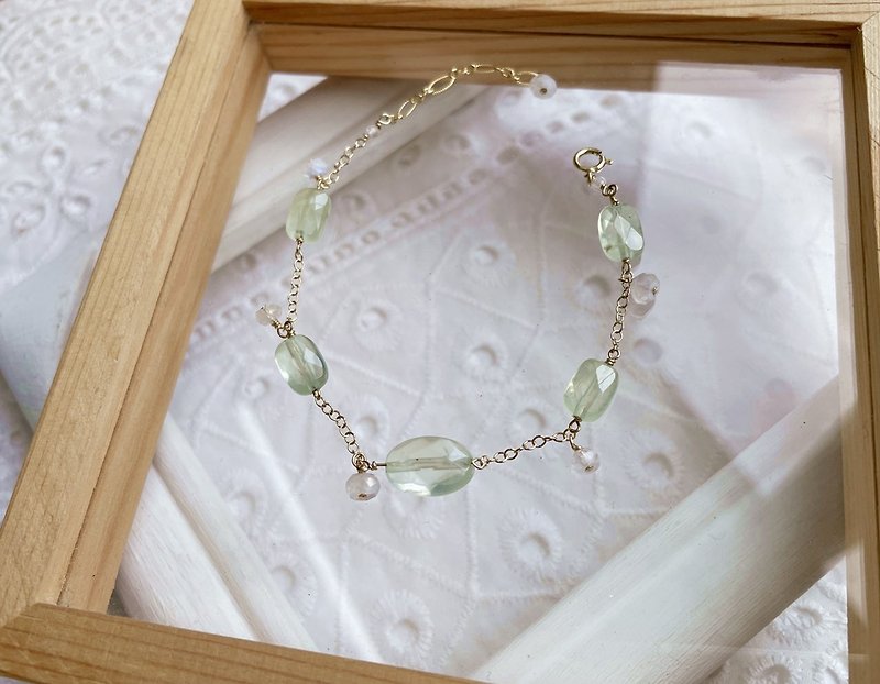 //Drill-cut grape stone Stone Stone bracelet// - Bracelets - Semi-Precious Stones Green