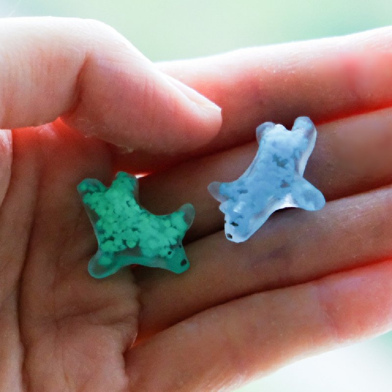 【しろくま】Glowing Polar Bear Ear Rings 北極熊冰塊耳環耳夾 - 耳環/耳夾/耳骨夾 - 樹脂 透明