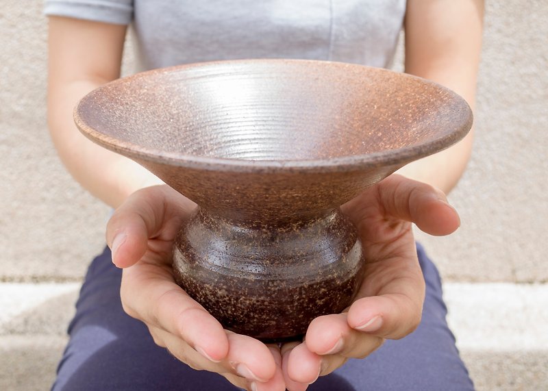 Holding・Hand made vase・Pottery・Throwing - เซรามิก - ดินเผา สีทอง