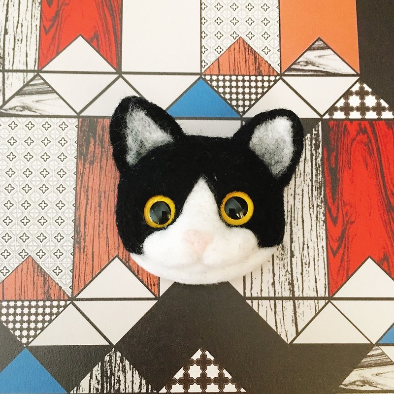 ウールフェルトの黒と白のベンツ猫のブローチ - ブローチ - ウール 多色