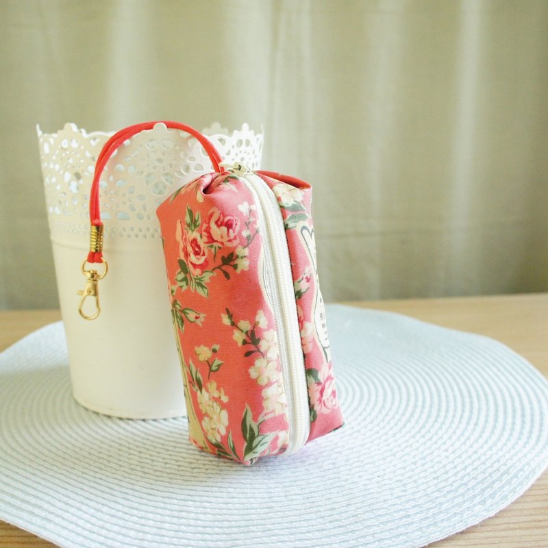 Lovely waterproof cloth [rose capsule zipper key case, dark pink] can hold about 18 keys - Keychains - Cotton & Hemp Pink