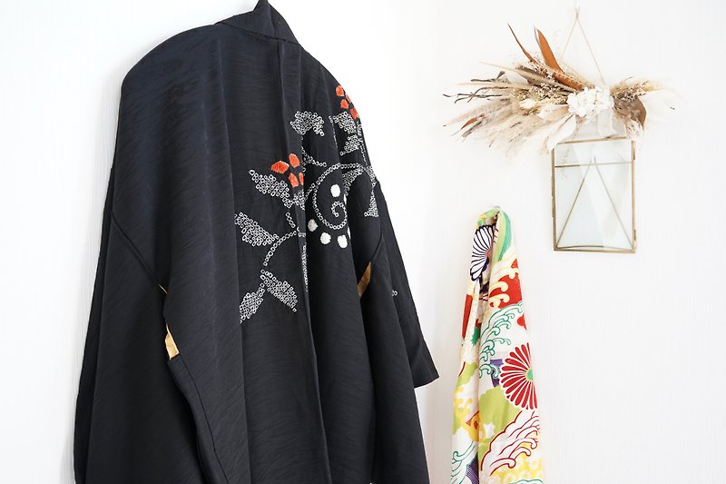Japanese KIMONO, silk kimono, black haori, authentic kimono, Shibori kimono - เสื้อแจ็คเก็ต - ผ้าไหม สีดำ