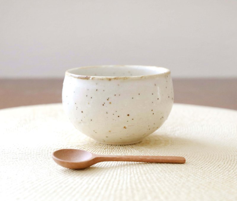 白御影土のころんと丸いお湯のみ - 茶壺/茶杯/茶具 - 陶 白色