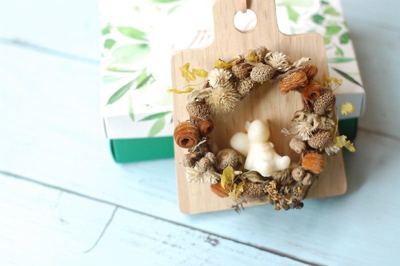 Baby Acorn Wreath  - Items for Display - Plants & Flowers Khaki