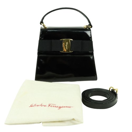 【FERRAGAMO】NEW VARA SHOULDER BAG Ferragamo Vara Shoulder Bag | Black | FARFETCH