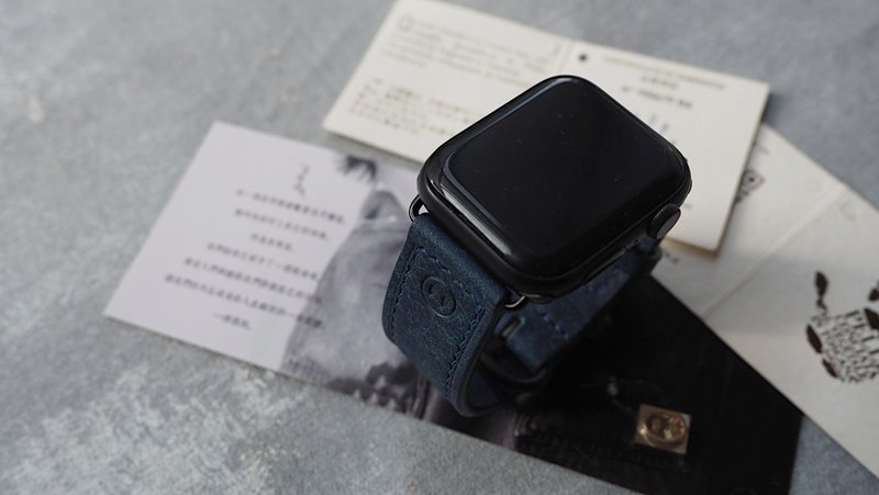 純手工蘋果AppleWatch/iWatch牛皮錶帶 磨砂牛仔藍 客製化刻字禮 - 錶帶 - 真皮 藍色