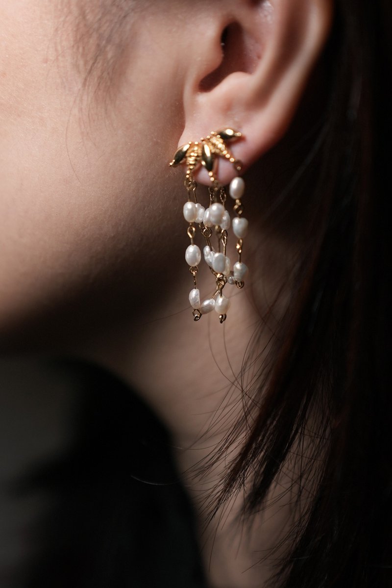 French small pearl dangle Rose Gold earrings - ต่างหู - เงิน สีทอง