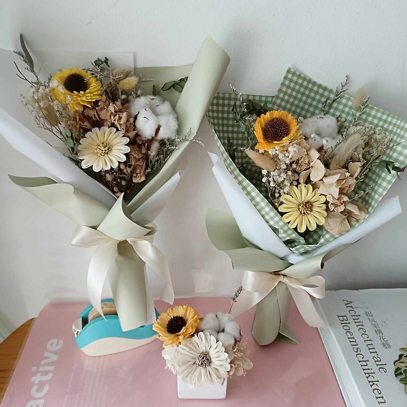 Mother's Day Carnation Early Bird Special | Corporate Industrial and Commercial Orders | Dry Sola Rose Bouquet for Graduation Photography - ช่อดอกไม้แห้ง - พืช/ดอกไม้ สึชมพู