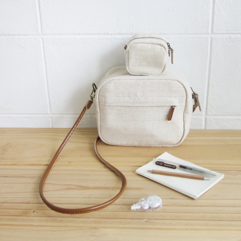 Goody Bag / A Set of Little Tan Midi Bag with Coin Bag S Size in Natural Color Cotton - กระเป๋าแมสเซนเจอร์ - ผ้าฝ้าย/ผ้าลินิน ขาว
