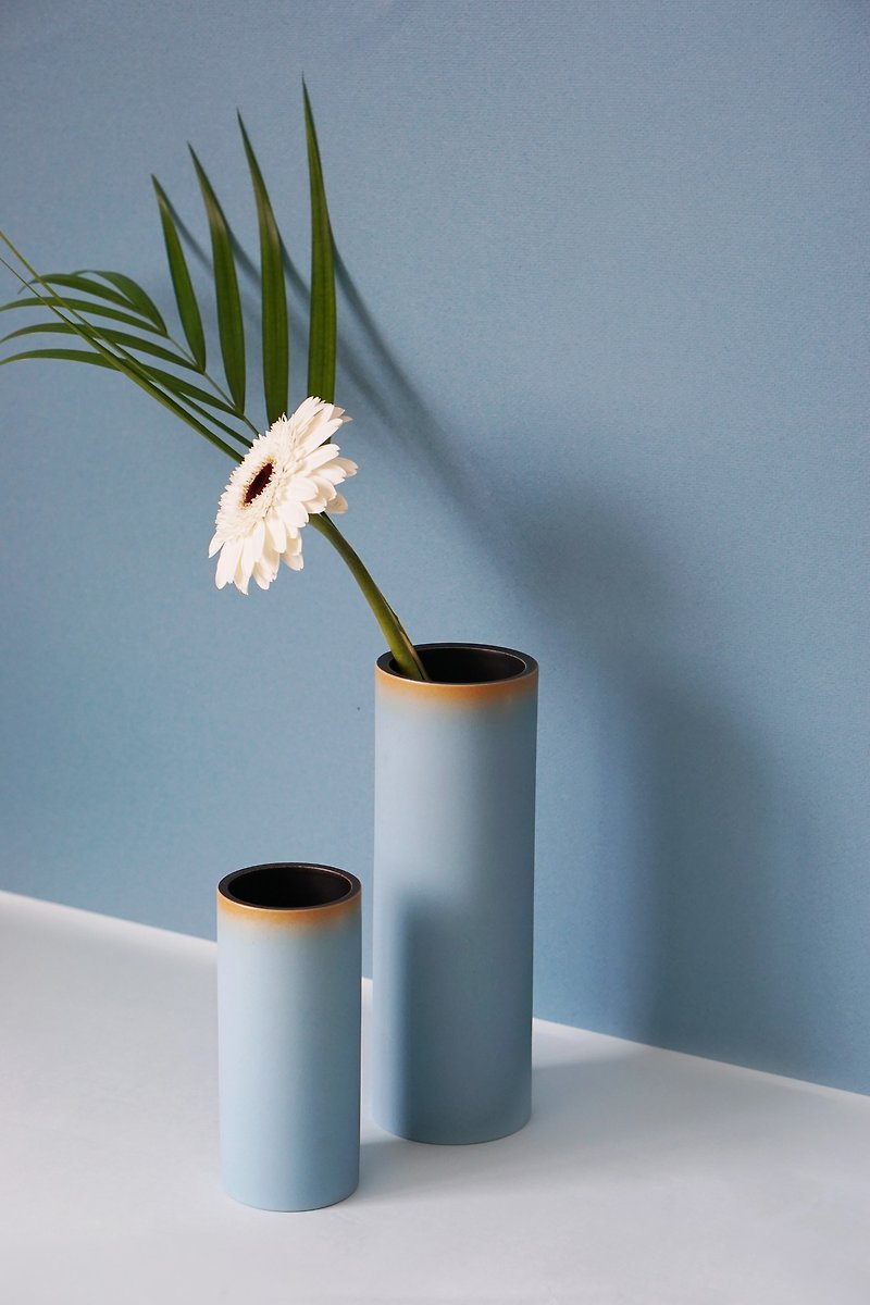 手作陶瓷直筒花器－鏡湖藍 - 花瓶/花器 - 瓷 藍色