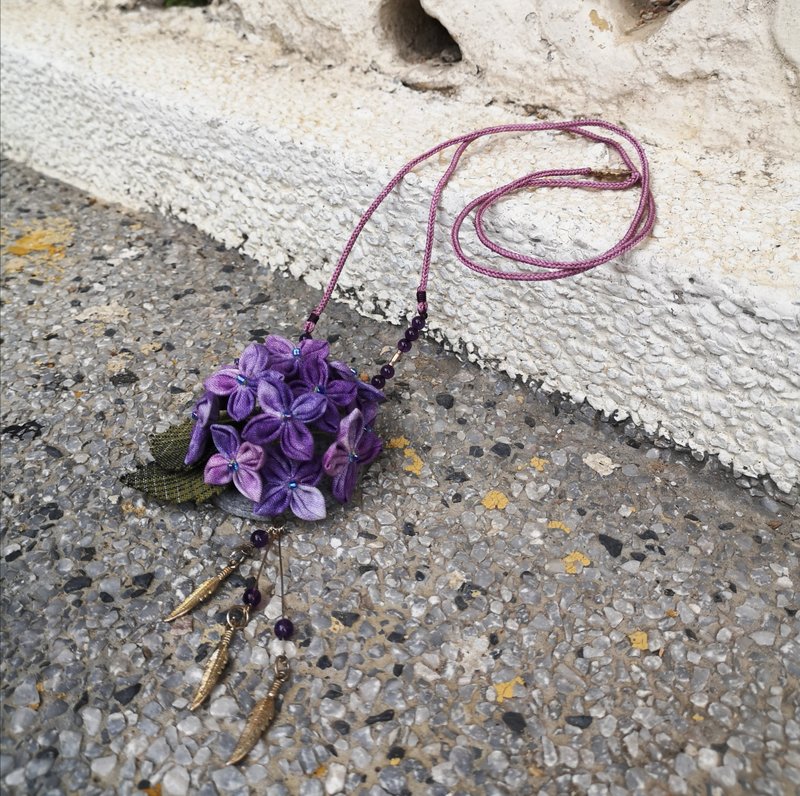 【拼布特色設計】拼布立體花系列-紫陽花項鏈 - 項鍊 - 棉．麻 多色