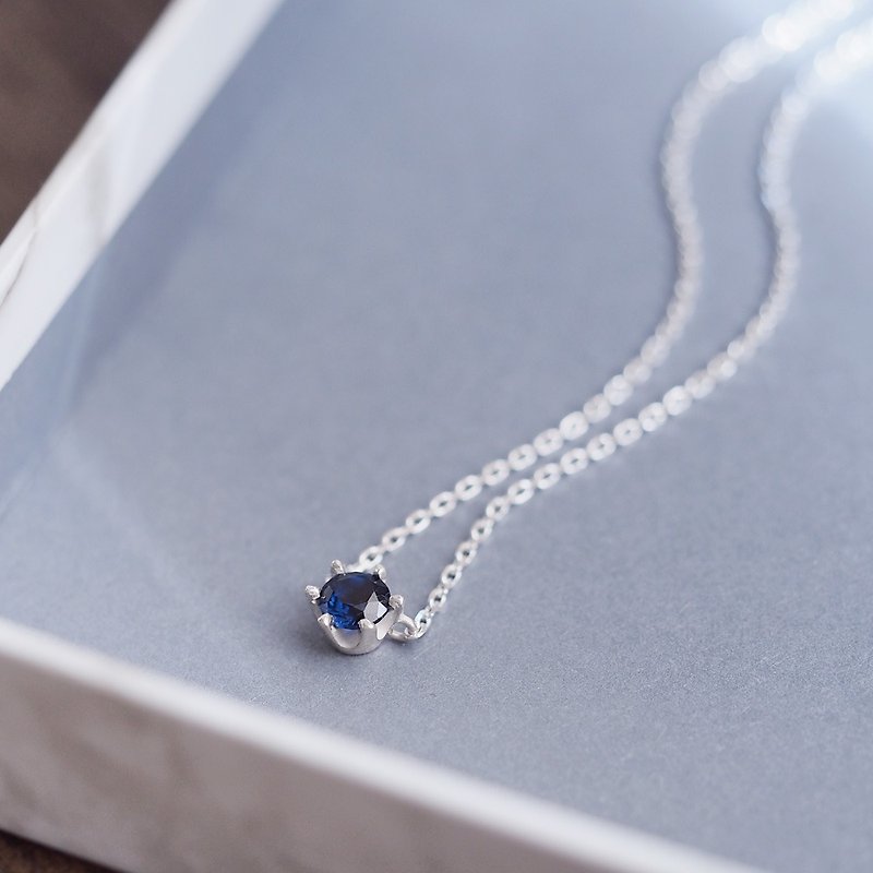 Sapphire 6 claw necklace Silver 925 - สร้อยคอ - โลหะ สีน้ำเงิน