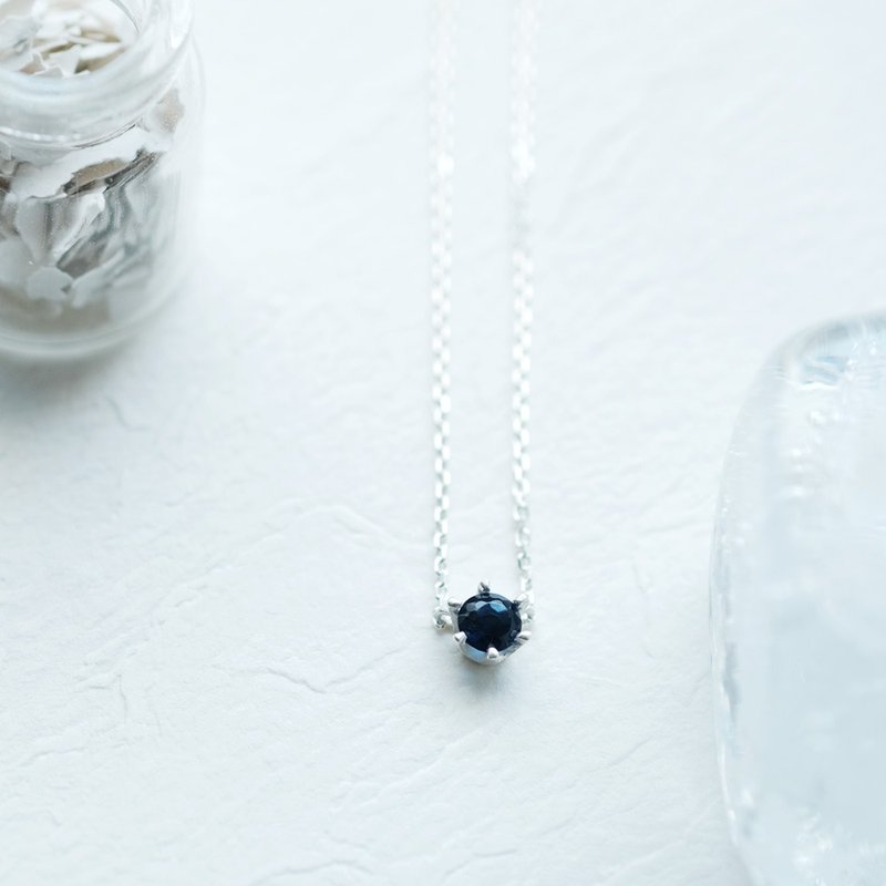 Sapphire 6 claw necklace Silver 925 - สร้อยคอ - โลหะ สีน้ำเงิน