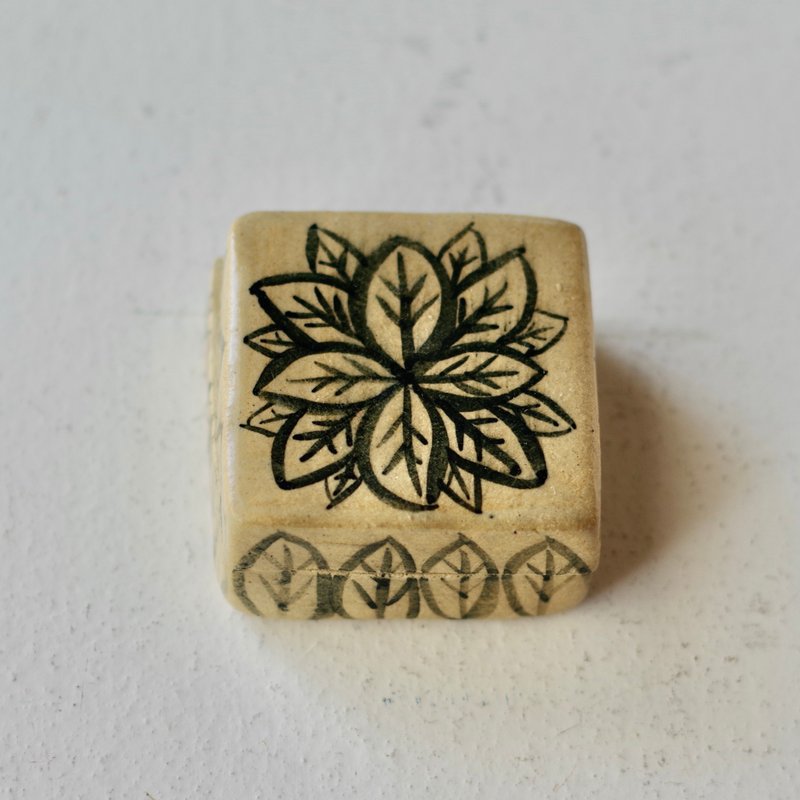 陶瓷寶箱　葉 - 戒指 - 陶 白色