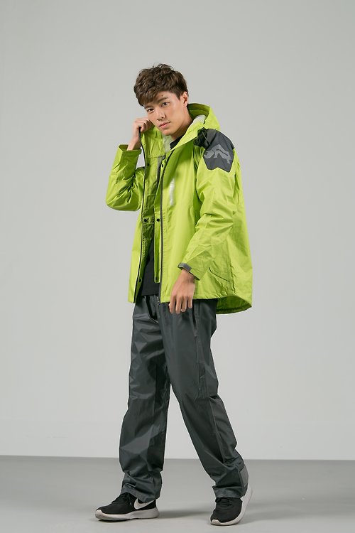 Outperform 奧德蒙雨衣專賣店 賽克兩件式風雨衣-草綠