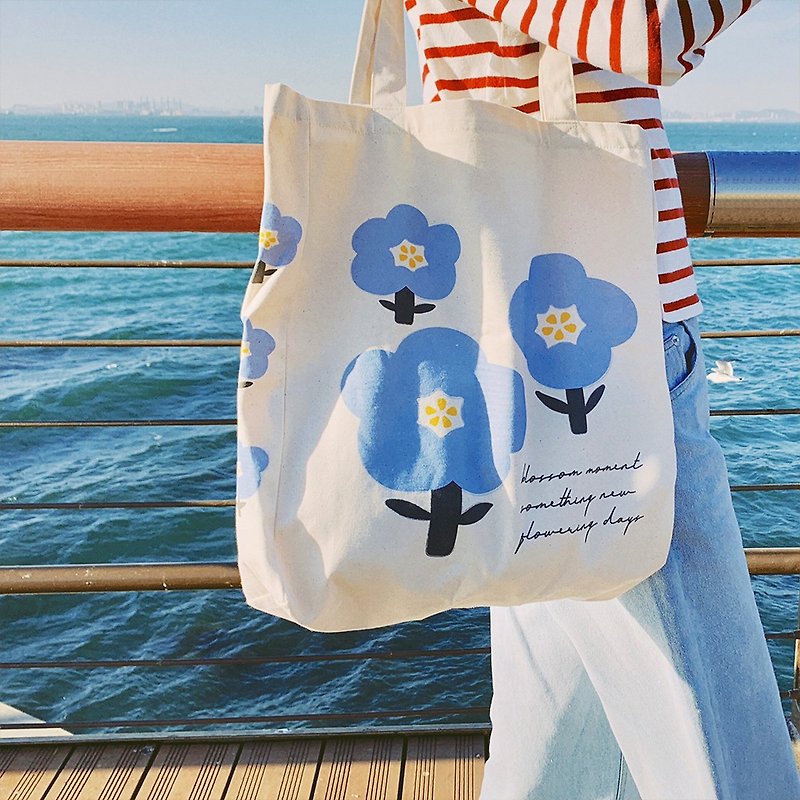 blue flowers canvas bag with zipper Japanese canvas bag - Messenger Bags & Sling Bags - Cotton & Hemp 