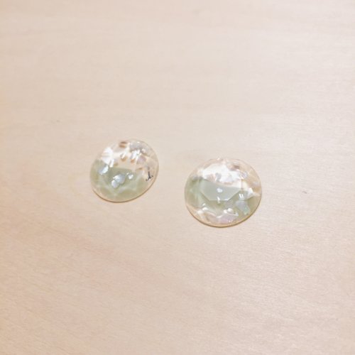 鳥嶼 Niaoyoo 復古豆綠海浪碎貝殼耳環