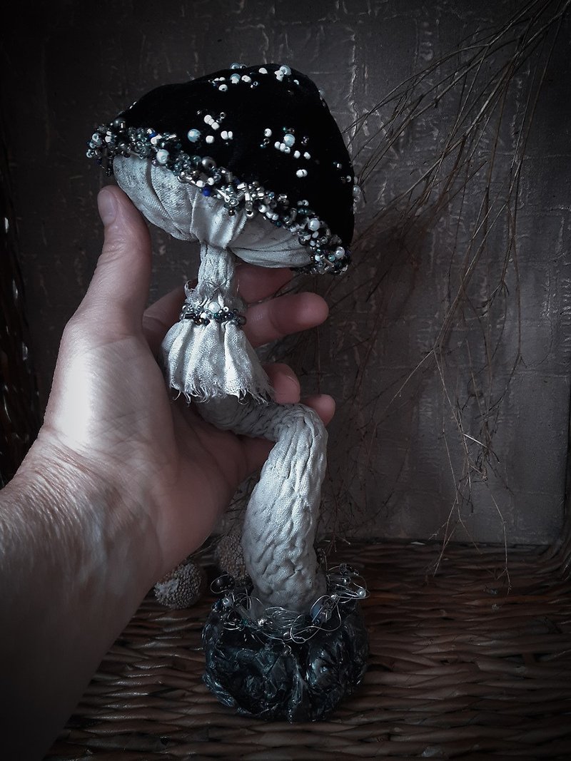 Amanita textile mushroom for Home decor.Soft skulpture black christmas mushroom. - 玩偶/公仔 - 棉．麻 黑色