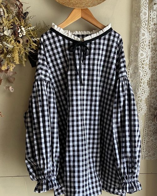 美品✨HUG OWAR ギンガムチェックフリルブラウス 黒白 ハグオーワー ギンガムチェック フリルブラウス