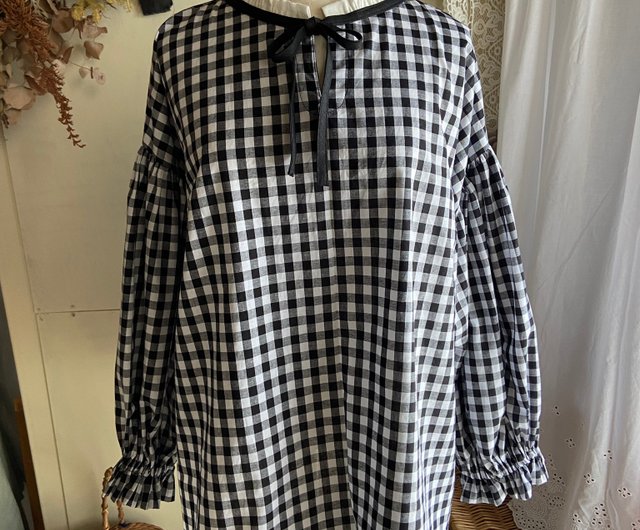 フリル黒リボンギンガムチェックブラウス - ショップ Lily andantino