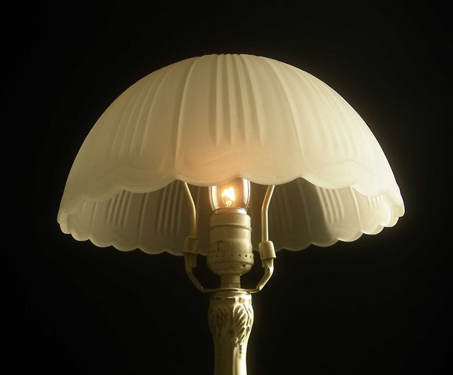 Early Taiwan Made Glass Table Lamp, Early American Lampshades