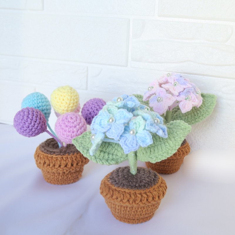 Crocheted small hydrangeas and lavender potted plants - ตกแต่งต้นไม้ - ผ้าฝ้าย/ผ้าลินิน หลากหลายสี