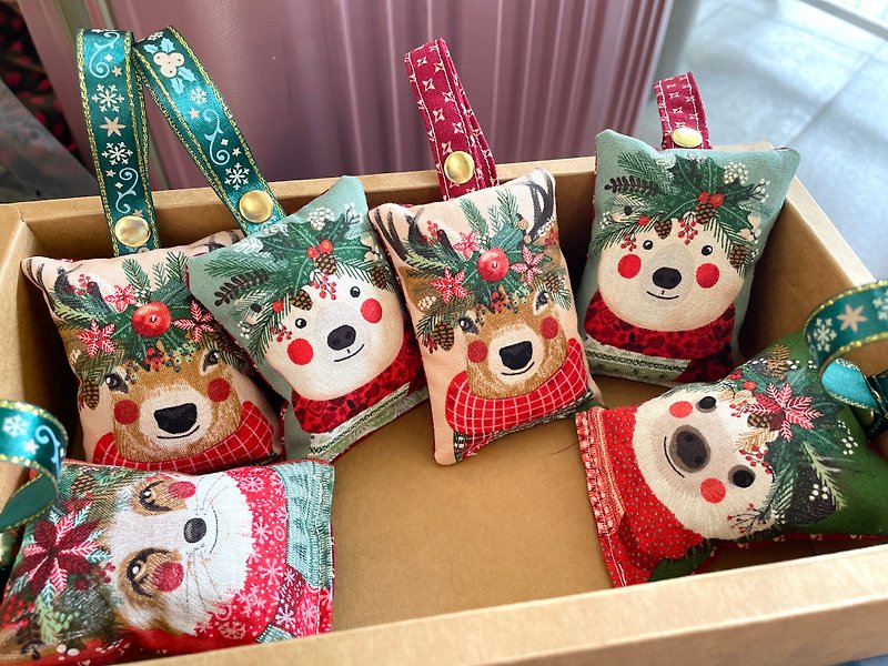 Handmade Natural Lavender Sachet Ornament/Elk/Hedgehog/Fox/Polar Bear Christmas Wreath Animal Series - Fragrances - Cotton & Hemp Green