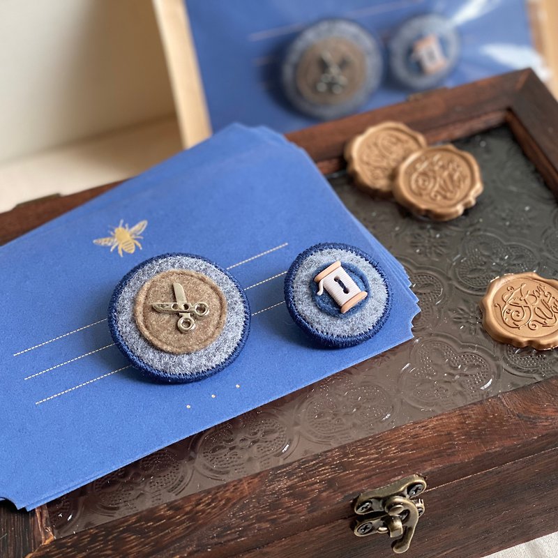 Graduation gift proposal///Handmade badge pin///Blue theme - Badges & Pins - Cotton & Hemp Blue