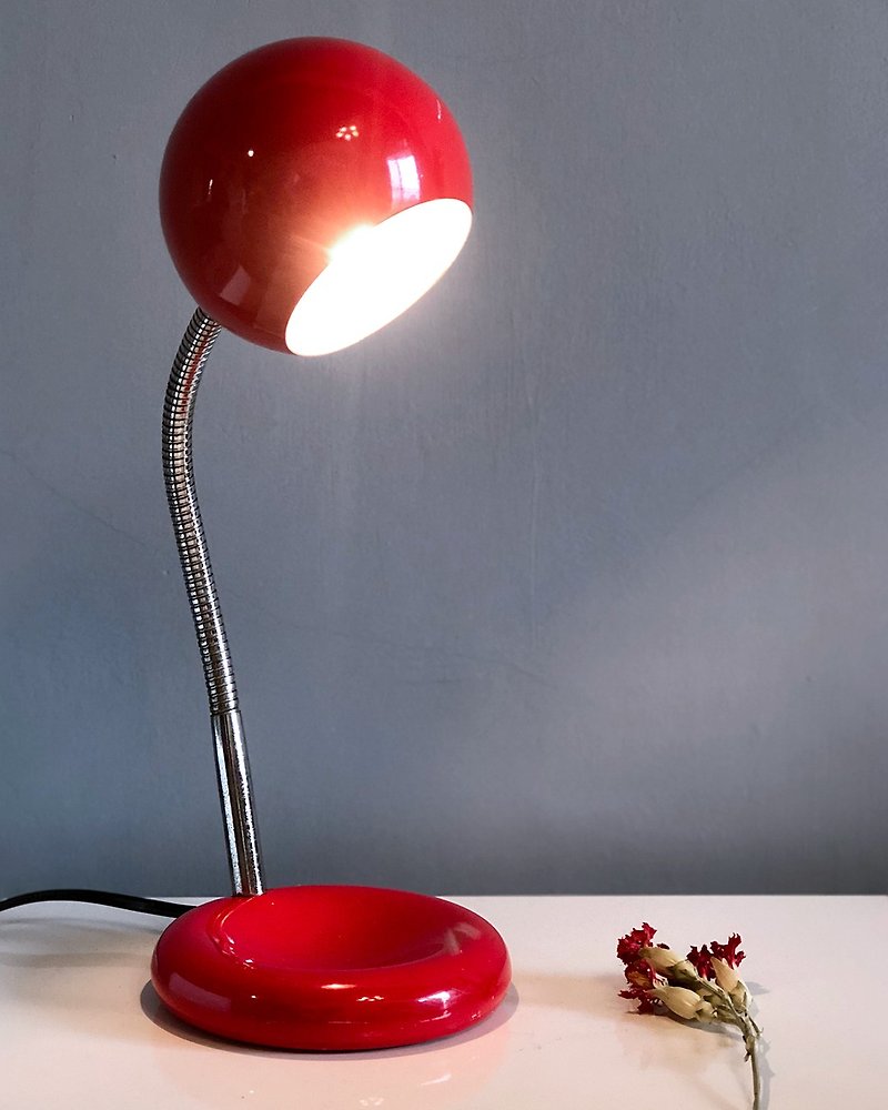 老件 多角度工業風紅色烤漆鐵製桌燈 - 燈具/燈飾 - 其他金屬 紅色