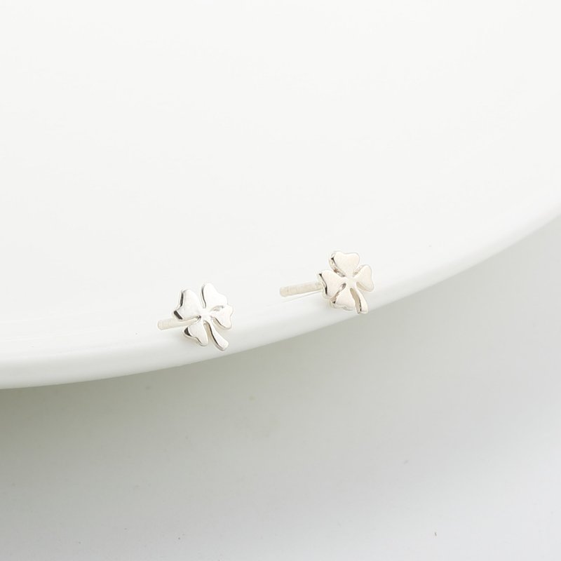 Cute Love Clover s925 sterling silver earrings Birthday Valentine Day gift - ต่างหู - เงินแท้ สีเงิน