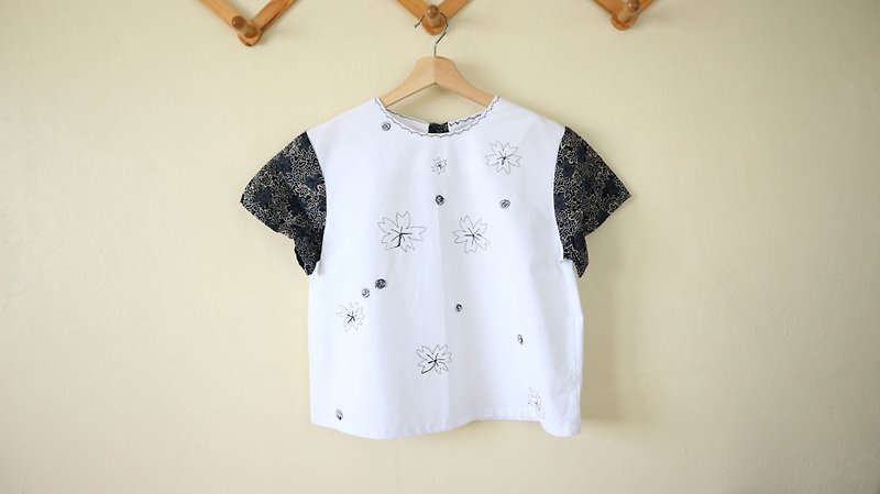 刺繍入りベーシックトップ - Tシャツ - コットン・麻 