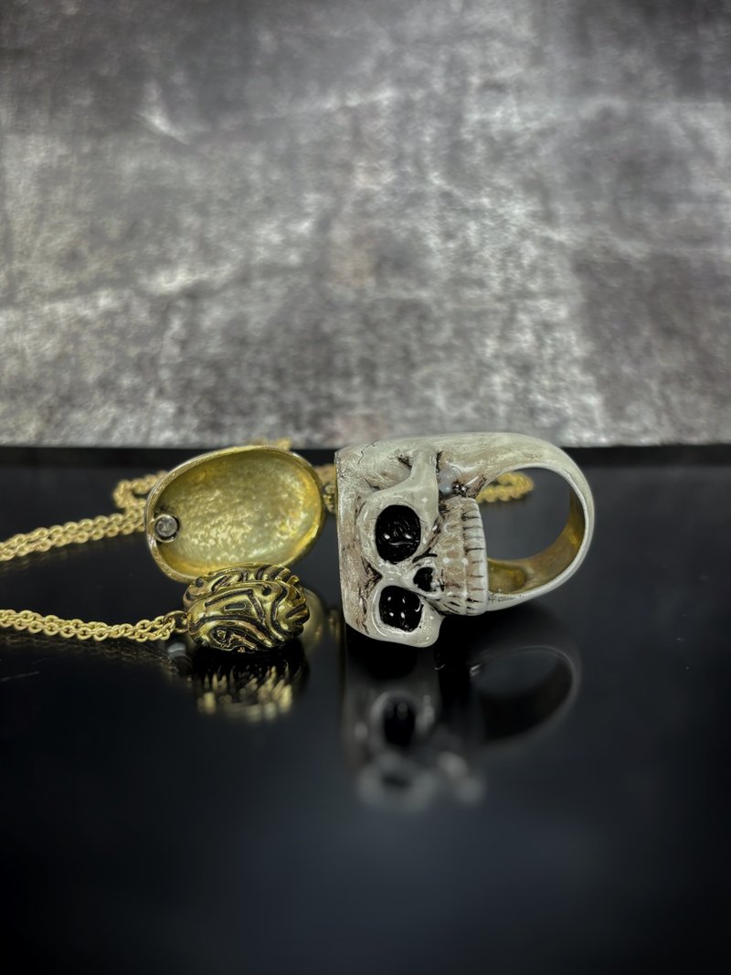 Enamel Realistic Look Skull Ring and Brass Brain Pendant Necklace. 4 Colourways. - 戒指 - 其他金屬 