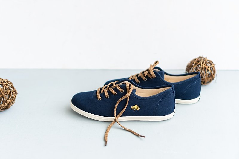 Deactivated | Kyoto Imperial Garden pine needles. Sky blue cloth shoes. Golden embroidery thread. Graduation gift - รองเท้าลำลองผู้หญิง - ผ้าฝ้าย/ผ้าลินิน สีน้ำเงิน
