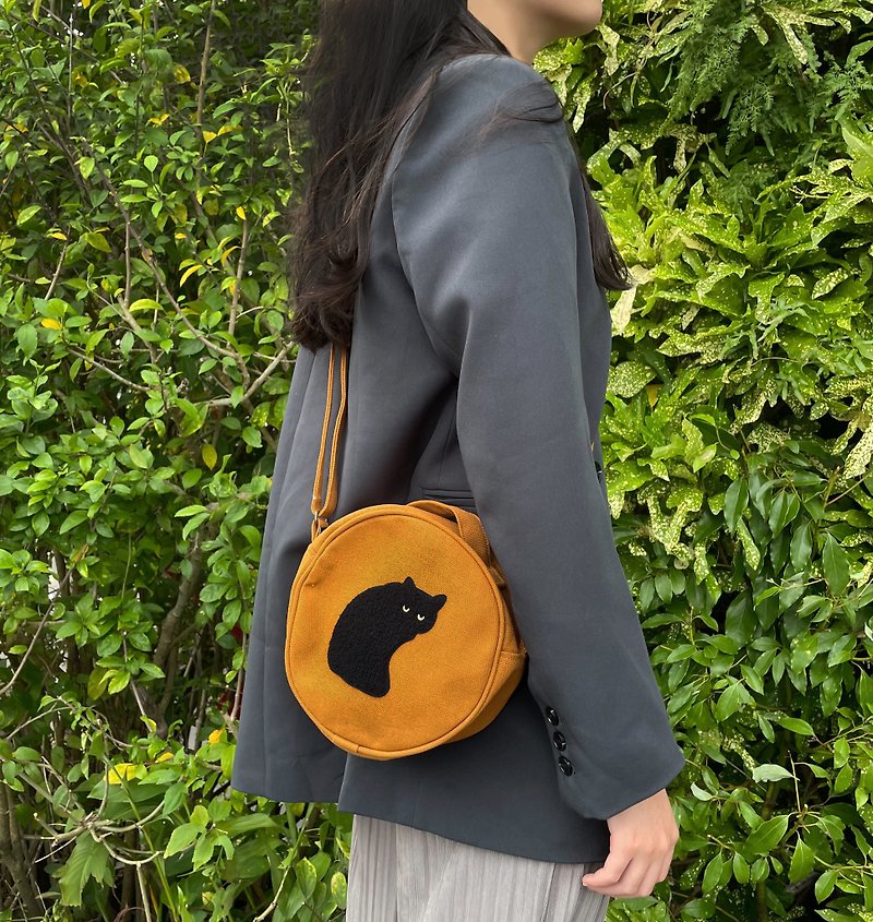 Messenger bag / side bag autumn and winter version ~ long-haired black cat small round bag - multi-color [New Year's blessing bag] - กระเป๋าแมสเซนเจอร์ - วัสดุอื่นๆ สีส้ม
