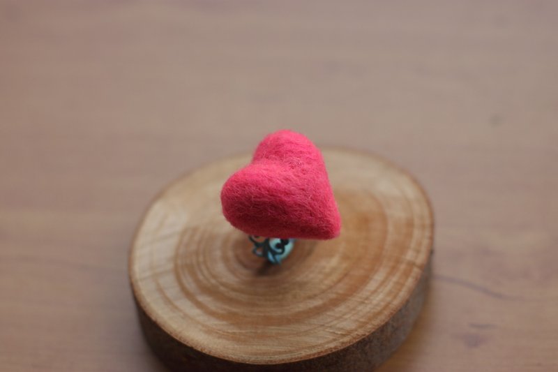Fluorescent orange red carved ring (large) is currently in stock and can be directly subscripted - General Rings - Wool Pink