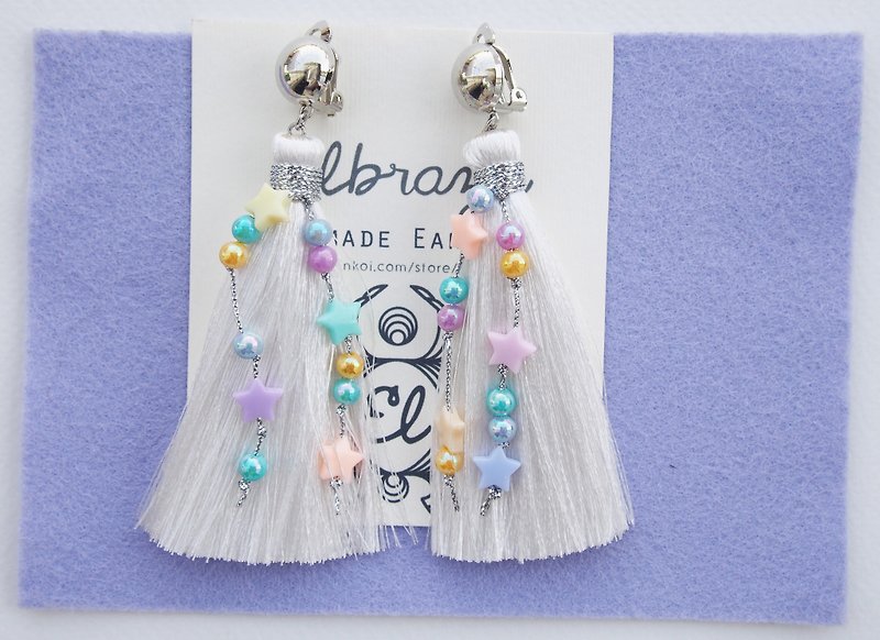 White long tassel with pastel beads earrings - ต่างหู - วัสดุอื่นๆ ขาว