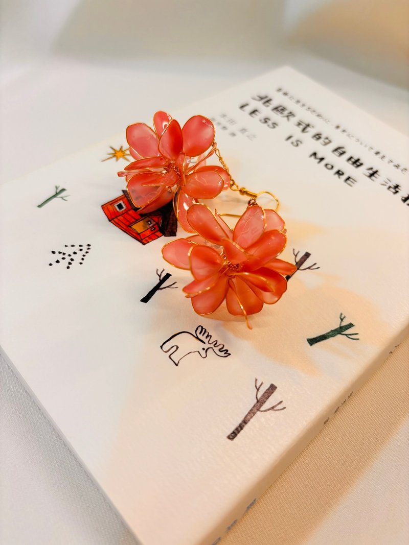 珊霞花語_クリスタルフラワーピアス - ピアス・イヤリング - その他の素材 ピンク