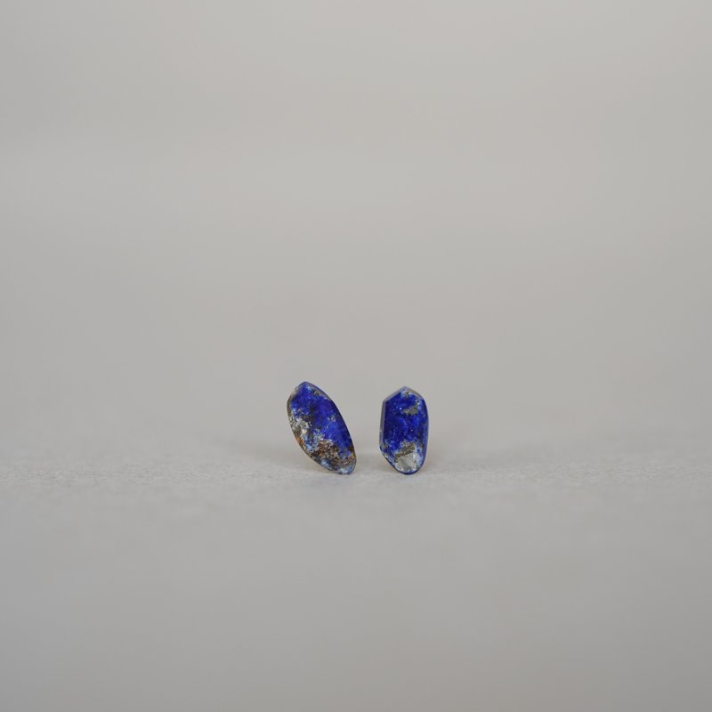 One-of-a-kind K10YG natural stone earrings [Lapis Lazuli] - Earrings & Clip-ons - Stone Blue