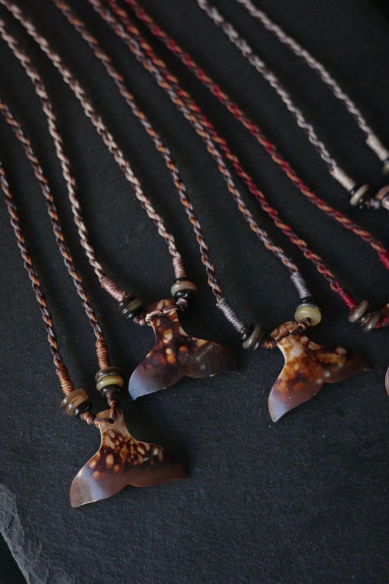 龜甲寶螺鯨魚尾項鍊—秋冬美拉德特別版 - 項鍊 - 貝殼 